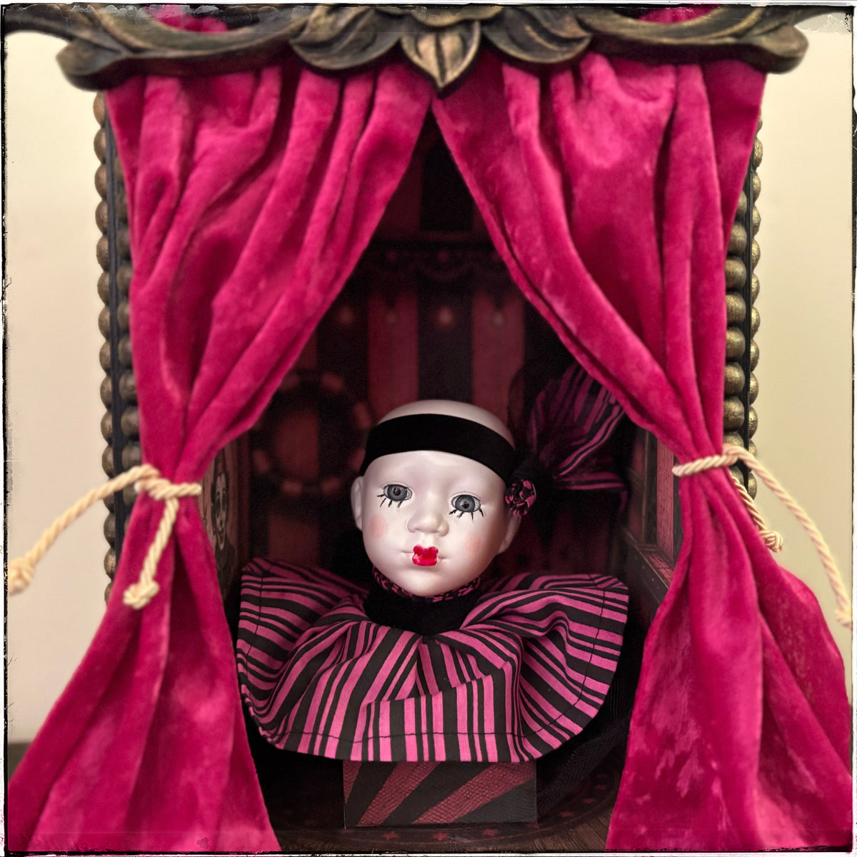 Circus of Dolls - The Assistant