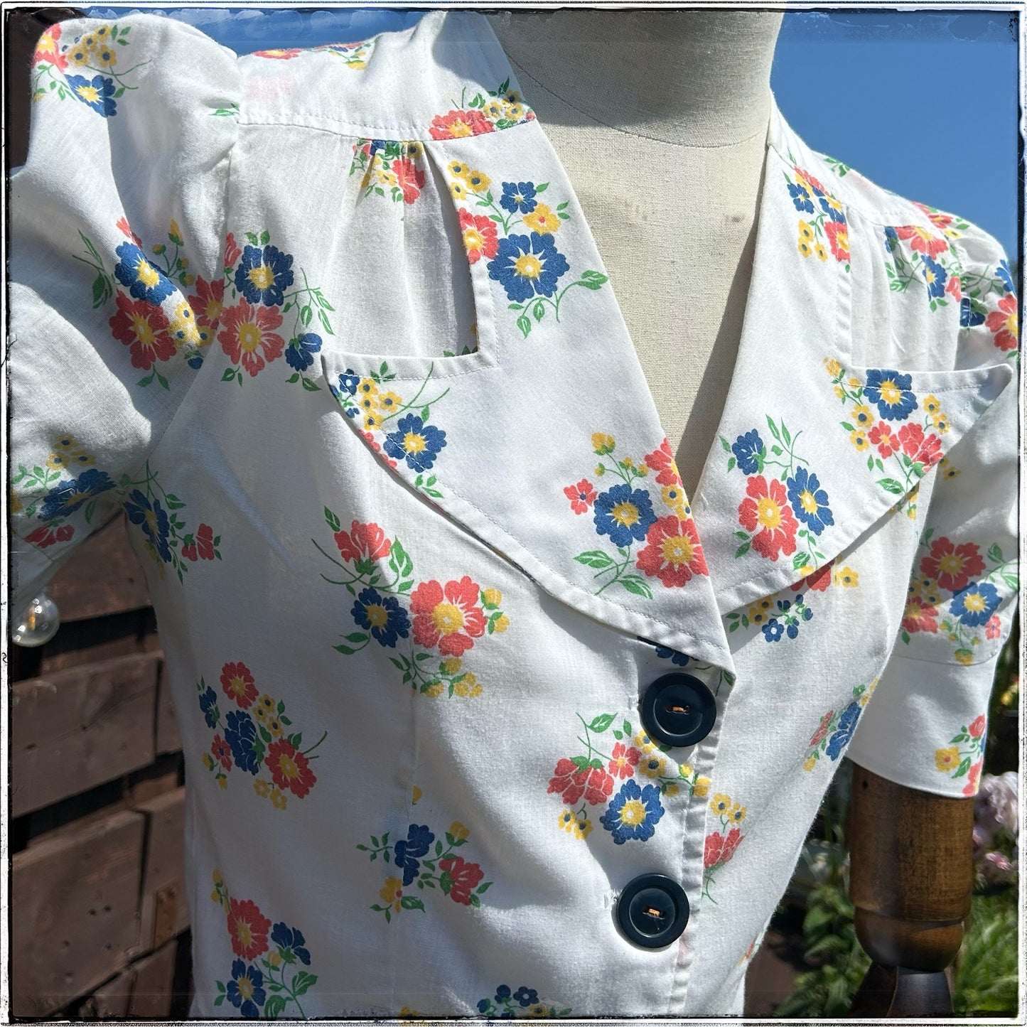 Vintage 70s Dagger Collar Floral Blouse
