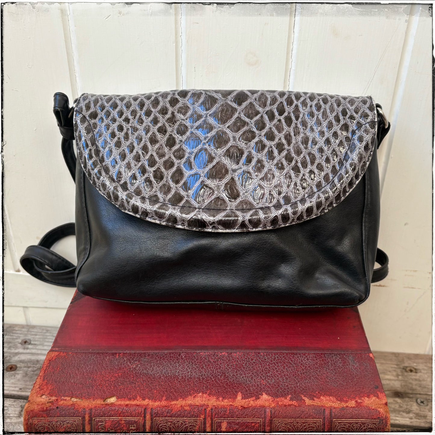 Vintage Faux Leather Snake Print Shoulder/Cross Body Bag